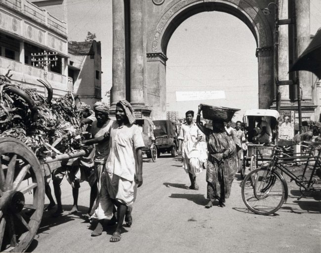 Mario Carbone Carri al mercato, India, 1964