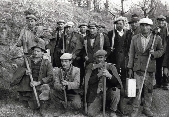 Mario Carbone Lavoratori dei campi, Lucania, 1960